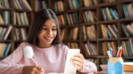 Ilustrasi anak belajar dengan gadget. (Shutterstock)