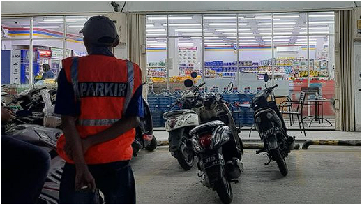 Maraknya Juru Parkir Liar, Ini Aturan Hukum dan Sanksi yang Mengintai (Foto: Raja-detik.com)