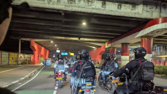 Patroli gabungan Brimob dan Samapta Polda Metro Jaya mengintensifkan pengamanan di Jakarta Timur (Foto: dok. istimewa)