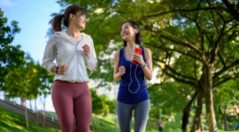 Melakukan olahraga ringan seperti jalan cepat selama 20 menit sehari dapat membantu meningkatkan sistem imun tubuh, menurut penelitian terbaru.
Foto: Getty Images