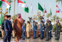 Presiden Indonesia dan Putra Mahkota Arab Saudi dalam pertemuan bilateral menghasilkan kesepakatan investasi USD 27 miliar di sektor kesehatan dan ekonomi 2026.
(Credit Image: Al Arabiya)