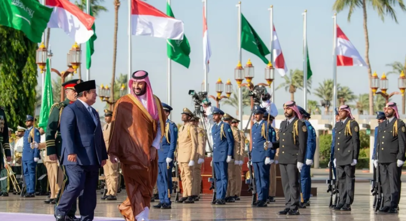 Presiden Indonesia dan Putra Mahkota Arab Saudi dalam pertemuan bilateral menghasilkan kesepakatan investasi USD 27 miliar di sektor kesehatan dan ekonomi 2026.
(Credit Image: Al Arabiya)