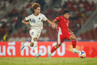 Para pemain Timnas Indonesia U‑23 beraksi dalam pertandingan melawan Thailand pada kualifikasi Piala Asia U‑23 2026, menunjukkan determinasi dan semangat juang,
(Foto: DetikSport / ANTARA FOTO)