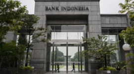 Pintu masuk Bank Indonesia di Jakarta — keputusan suku bunga acuan BI menjadi fokus utama kebijakan ekonomi nasional.
(Sumber / Credit: Bank Indonesia)