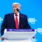 Presiden Amerika Serikat Donald Trump berbicara di World Economic Forum (WEF) Davos terkait pembatalan rencana tarif terhadap negara-negara Eropa dan isu Greenland.
(Foto: Getty Images)