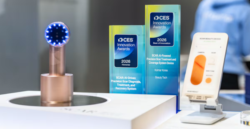 Kolmar Korea memperkenalkan Scar Beauty Device berbasis AI yang memenangkan Innovation Award di CES 2026.
(Credit Image: CosmeticsDesign‑Asia)
