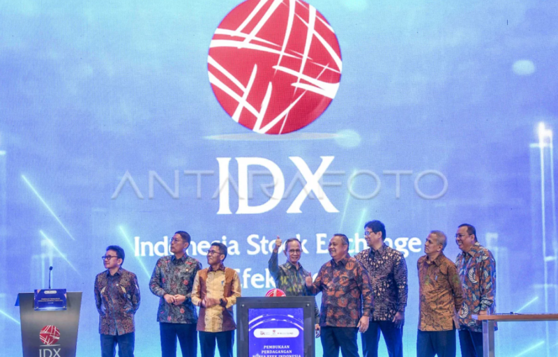 Pembukaan perdagangan saham di Bursa Efek Indonesia menandai optimisme pencapaian target investasi 2026.
(Credit Image: Antara Foto)