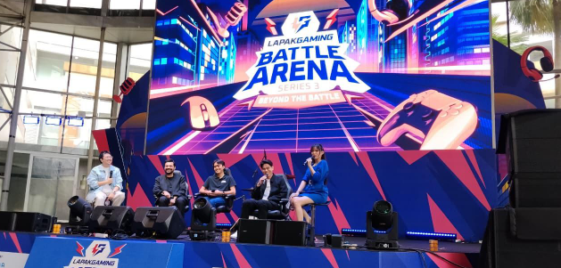 Sesi tanya jawab yang menghadirkan Ketua Umum Asosiasi Gim Indonesia bersama komunitas Genshin Impact Indonesia serta AVP Gaming & Media dalam ajang Lapakgaming Arena Series 3. (Liputan6.com/Fathia Kapparini)