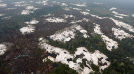 Pemerintah Indonesia memperketat penindakan tambang ilegal dan pembalakan hutan. Foto menunjukkan aktivitas tambang ilegal yang merusak hutan lindung.
(Kredit/Sumber: Reuters)