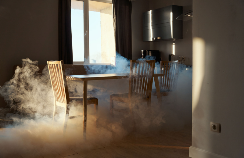 Aktivitas rumah tangga yang menghasilkan asap dapat menurunkan kualitas udara di dalam ruangan dan berdampak pada kesehatan pernapasan.