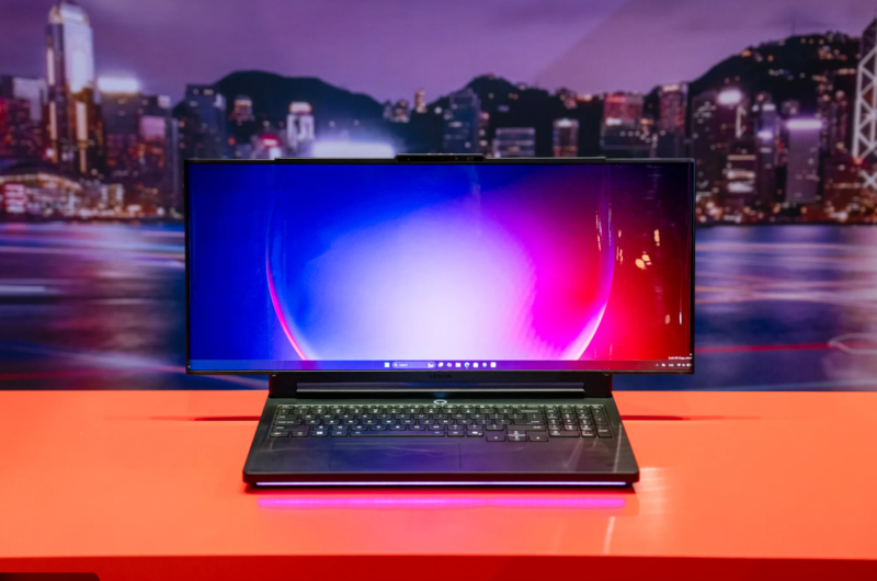 Lenovo Legion Pro Rollable, laptop gaming konsep dengan layar OLED yang dapat diperluas, ditampilkan di CES 2026.
(Foto: Istimewa / CES 2026)