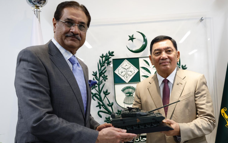 Delegasi pertahanan Indonesia dan Pakistan berdiskusi dalam pertemuan resmi untuk memperkuat kerja sama militer bilateral.
(Credit: Antara News)