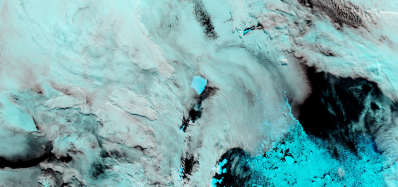 itra satelit A23a di Antartika menampilkan kolam air lelehan berwarna biru di permukaan gunung es, fenomena yang dikenal sebagai blue mush.
(Credit Foto: NASA Earth Observatory / MODIS Terra)