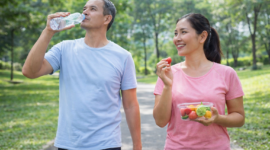 Menjalani pola hidup sehat dengan olahraga ringan dan konsumsi makanan bergizi membantu menjaga kebugaran dan daya tahan tubuh.