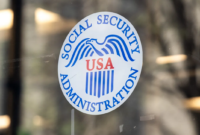 Logo Social Security Administration (SSA), lembaga pemerintah Amerika Serikat yang menyalurkan pembayaran jaminan sosial kepada jutaan penerima manfaat setiap tahun.
Credit: Social Security Administration (SSA)