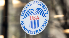 Logo Social Security Administration (SSA), lembaga pemerintah Amerika Serikat yang menyalurkan pembayaran jaminan sosial kepada jutaan penerima manfaat setiap tahun.
Credit: Social Security Administration (SSA)