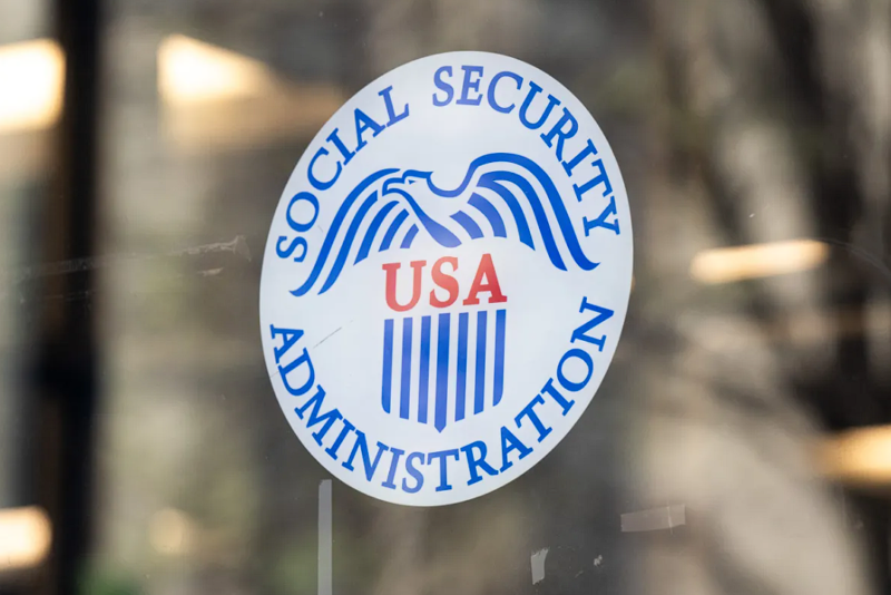Logo Social Security Administration (SSA), lembaga pemerintah Amerika Serikat yang menyalurkan pembayaran jaminan sosial kepada jutaan penerima manfaat setiap tahun.
Credit: Social Security Administration (SSA)