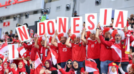 Pemain Timnas Indonesia tampil dalam pertandingan internasional, mencerminkan optimisme dan semangat baru sepak bola nasional.
(Credit: The Jakarta Post)