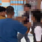 Tangkap layar video aksi adu jotos guru dan siswa di Jambi (Foto: Dok. Istimewa/Tangkap Layar)
