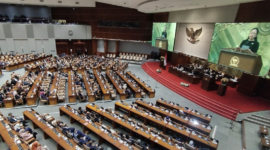 DPR RI menggelar rapat pembahasan legislasi bersama pemerintah sebagai upaya memperkuat sinergi dan stabilitas politik nasional.
(Sumber foto: ANTARA FOTO/Rivan Awal Lingga)