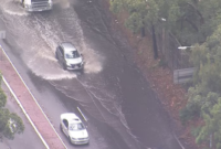 Kawasan di New South Wales, Australia, terendam hujan lebat dan angin kencang saat cuaca ekstrem melanda wilayah selatan. Satu warga tewas akibat pohon tumbang.
(Foto: ABC News)