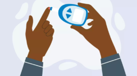 Alat glukometer ini menunjukkan hasil pemeriksaan gula darah pasien. Pemeriksaan rutin seperti ini penting untuk mendeteksi diabetes sejak awal dan mencegah komplikasi serius.
(Foto: Verywell Health)