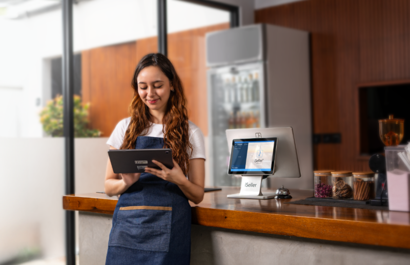 Pelaku UMKM memanfaatkan teknologi digital untuk mengembangkan usaha dan memperluas jangkauan pasarnya di awal 2026.
(Foto: iSeller Blog)