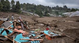 Ilustrasi. Longsor di Cisarua (Foto: ANTARA FOTO/ABDAN SYAKURA)
