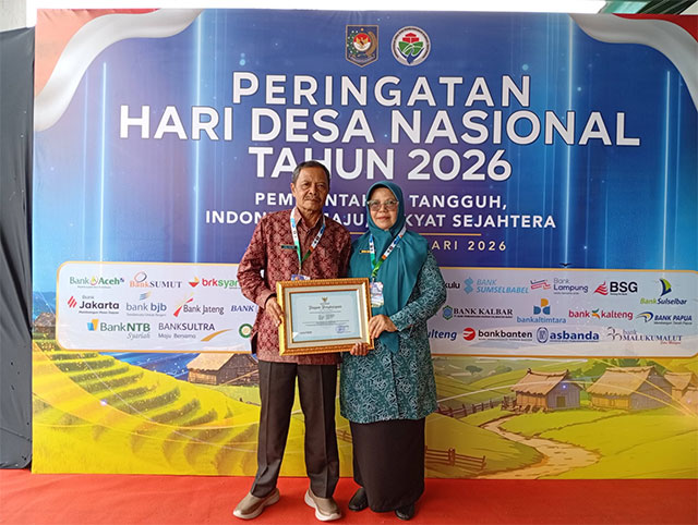 Kepala Desa Talang Lindung Zulfajri SH menerima Penghargaan Pemerintahan Desa dan Kelurahan Award di Hari Desa Nasional 2026.
(Foto: ALbrita.com)