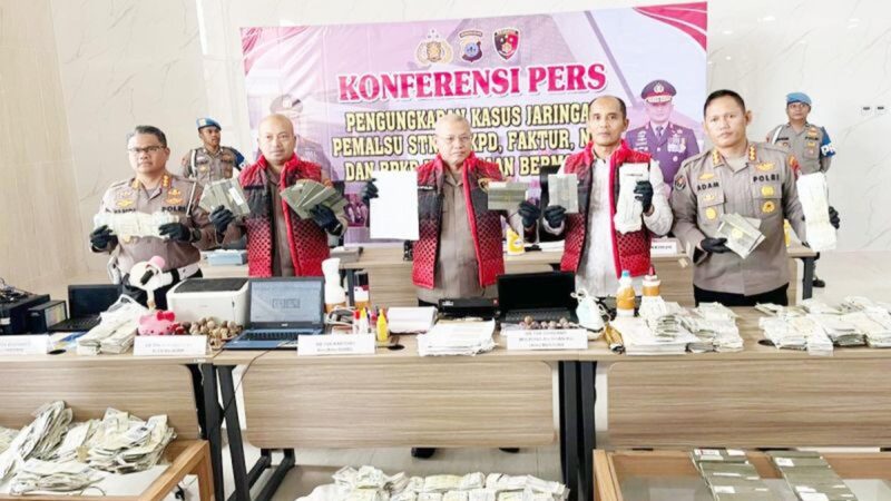 Sindikat Pemalsuan STNK dan BPKB Terbongkar, Operasi Dikendalikan dari Jawa Tengah ( dok.Antara )
