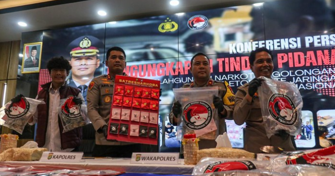 Polres Pelabuhan Tanjung Priok menyita vape isi narkoba 'zombie'. (Foto: Muhammad Reevanza/detikFoto)