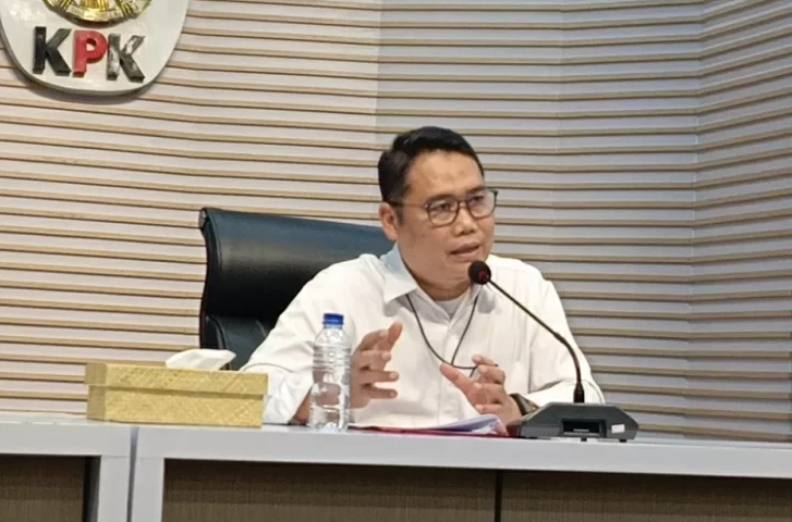 Plt. Deputi Penindakan dan Eksekusi KPK, Asep Guntur Rahayu menyebut penyidik menyita uang Rp850 juta yang disimpan ditas ransel. Foto/SindoNews