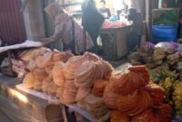 UMKM Kerupuk Singkong di Sungai Penuh Keluhkan Kelangkaan Bahan Baku