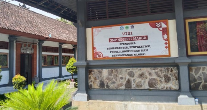 Belasan siswi SMPN 2 Marga mengalami kesurupan massal, Rabu (4/2/2026). (Krisna Pradipta/detikBali)