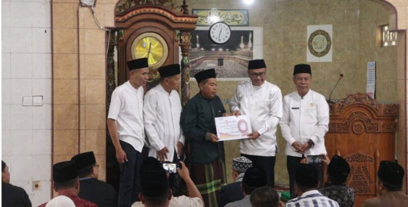 Bersama Warga, Walikota Alfin Percepat Pembangunan Masjid di Sumur Anyir