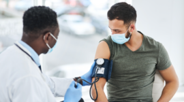 ilustrasi pemeriksaan tekanan darah untuk deteksi dini hipertensi