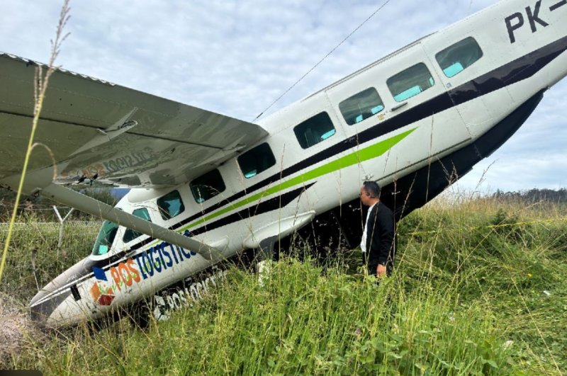 Pesawat Smart Air PK-SNR usai insiden penembakan di Boven Digoel, Papua Selatan.
(Foto: Dok.Istimewa)