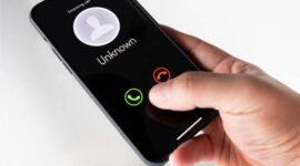 Foto: Ilustrasi panggilan tak dikenal (Getty Images/Calvin Chan Wai Meng)