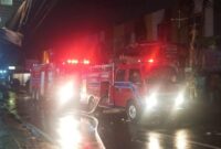 Damkar kerahkan 150 personel padamkan api di Cipadu, Tangsel. (Foto: Damkar Tangsel)