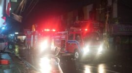 Damkar kerahkan 150 personel padamkan api di Cipadu, Tangsel. (Foto: Damkar Tangsel)