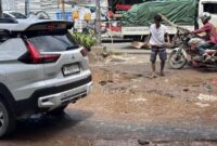 Kondisi jalan rusak dan berlubang di Penjaringan, Jakut (Rachma Indira/detikcom)