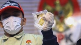 Foto: Barang bukti kasus suap pegawai Bea Cukai (ANTARA FOTO/Muhammad Iqbal).