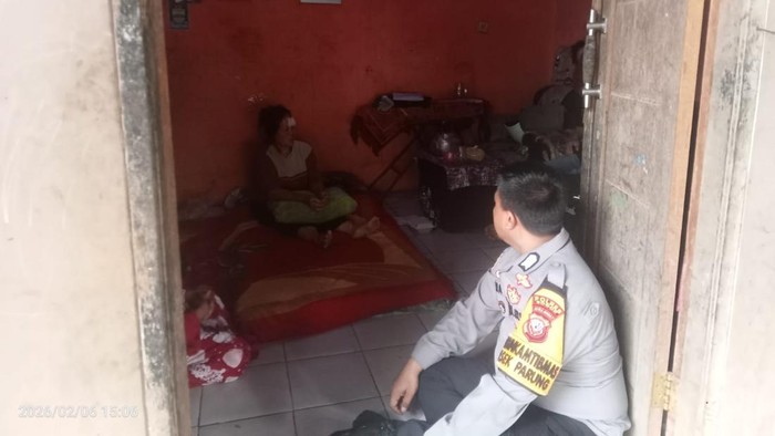 Polisi mendatangi kediaman wanita yang menjadi korban begal di Bogor. (dok.istimewa)