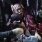 Foto: Tangkapan layar seorang ibu menangis histeris sambil memeluk jasad anaknya yang ditabrak alat berat di Kendari. (Dok. Istimewa)