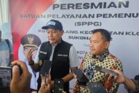 Direktur Pemantauan dan Pengawasan Wilayah I BGN, Harjito bersama Wali Kota Malang, Wahyu Hidayat saat meninjau SPPG Kota Malang, Jumat (27/3/2026)(KOMPAS.com/ PUTU AYU PRATAMA SUGIYO)