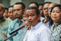 Bahlil mengatakan sudah menemukan sumber minyak mentah baru selain dari Timur Tengah. Ia mengimbau masyarakat tak perlu khawatir karena stok BBM aman. (Foto: ANTARA FOTO/ASPRILLA DWI ADHA)