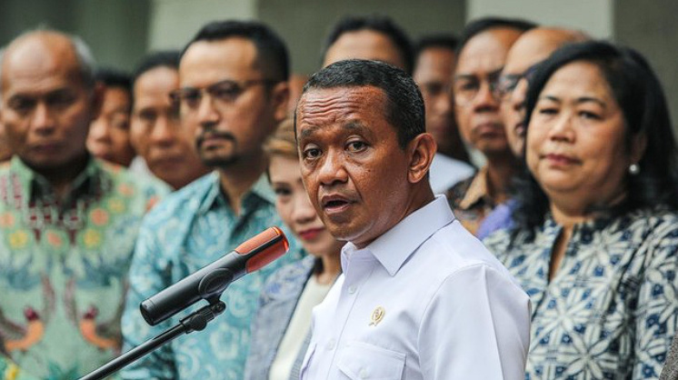 Bahlil mengatakan sudah menemukan sumber minyak mentah baru selain dari Timur Tengah. Ia mengimbau masyarakat tak perlu khawatir karena stok BBM aman. (Foto: ANTARA FOTO/ASPRILLA DWI ADHA)