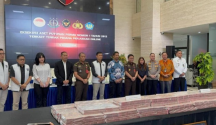 Uang sitaan dari kasus judi online yang berhasil diamankan aparat penegak hukum sebelum disetorkan ke kas negara.