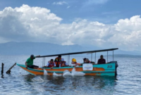 Bupati Monadi dan PT KMH Tebar Ikan Endemik di Danau Kerinci untuk Jaga Ekosistem