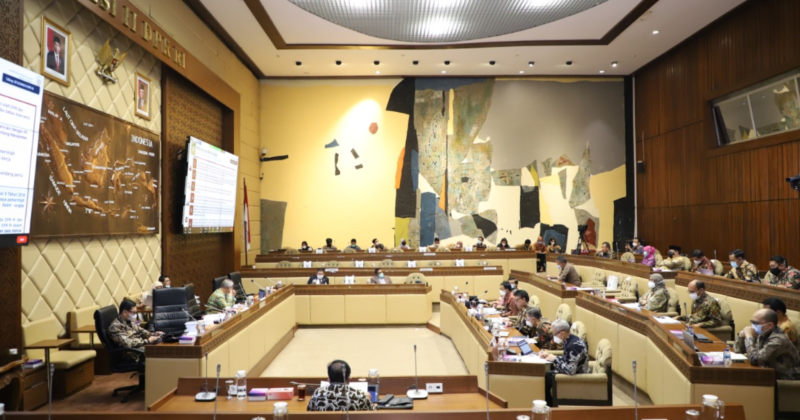 Ilustrasi Baleg DPR Usul Pensiun Seumur Hidup Pejabat Dipangkas, Dialihkan ke Guru Honorer dan Nakes